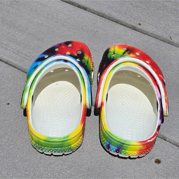 CROCS Kids Tie-Dye Clogs Size 5 - Picture 3 of 7
